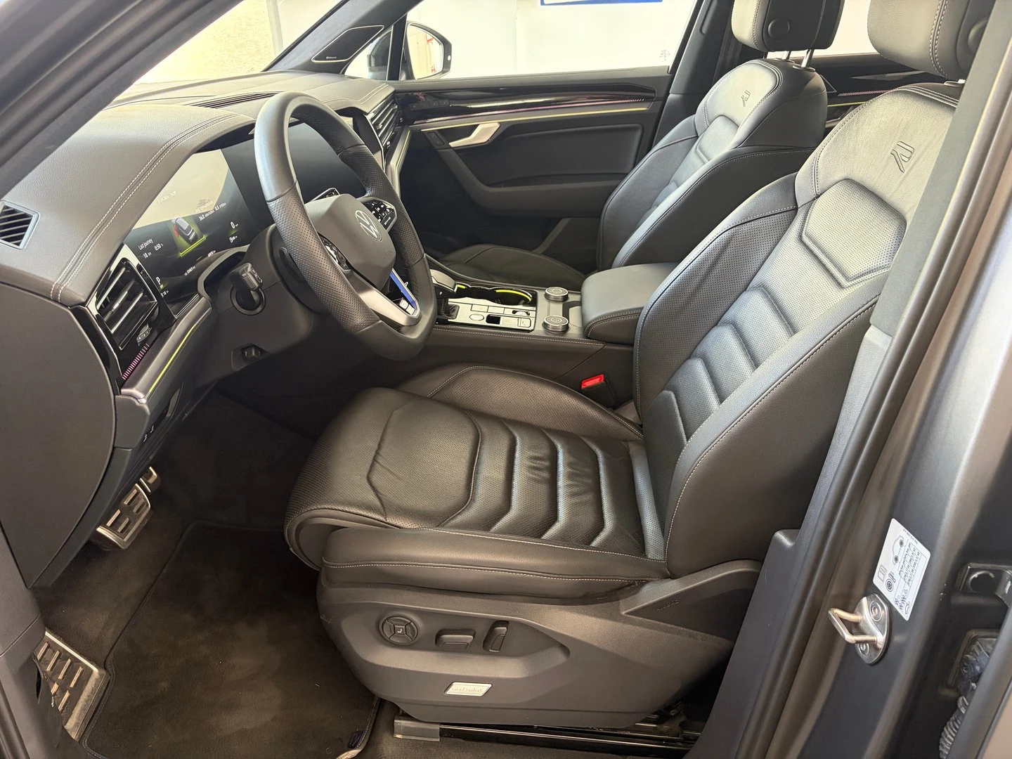 VW Touareg, снимка 5 - Автомобили и джипове - 56421842
