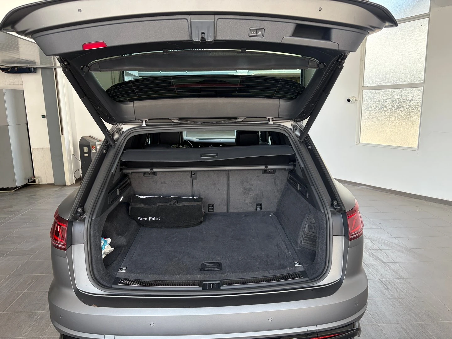 VW Touareg, снимка 10 - Автомобили и джипове - 56421842