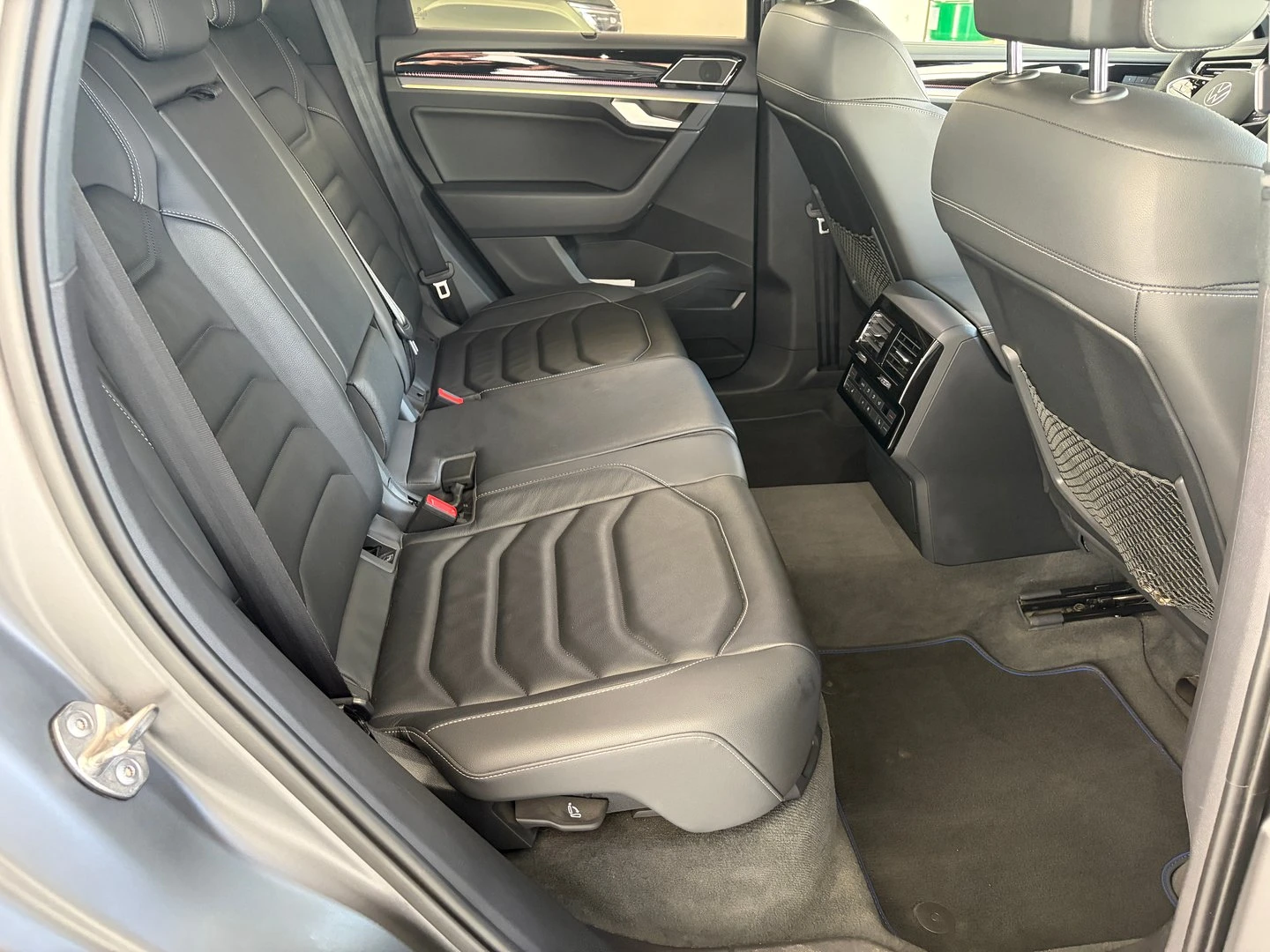 VW Touareg, снимка 8 - Автомобили и джипове - 56421842