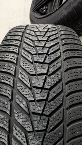 Гуми с джанти Hankook 235/45R20, снимка 4 - Гуми и джанти - 48014325