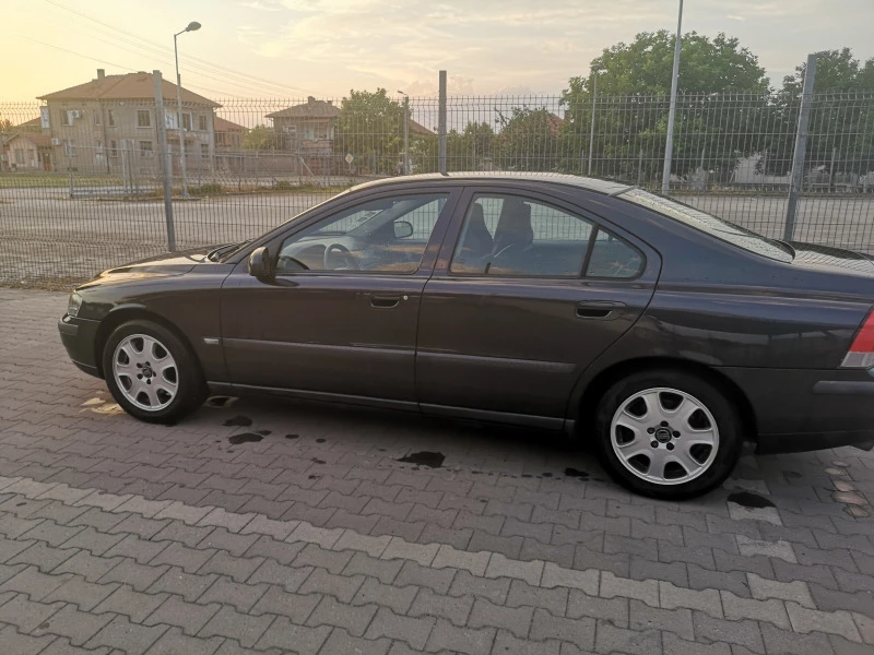 Volvo S60 2.4, снимка 9 - Автомобили и джипове - 47053024