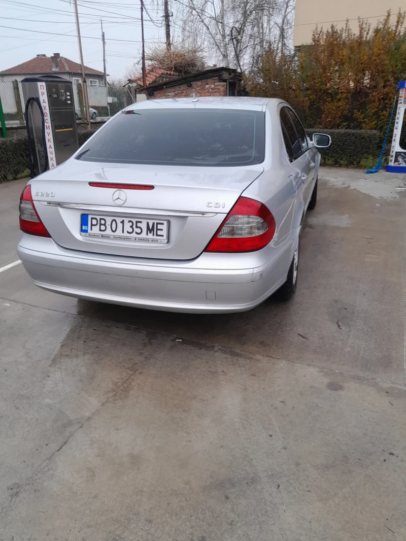 Mercedes-Benz E 220, снимка 11 - Автомобили и джипове - 48343803