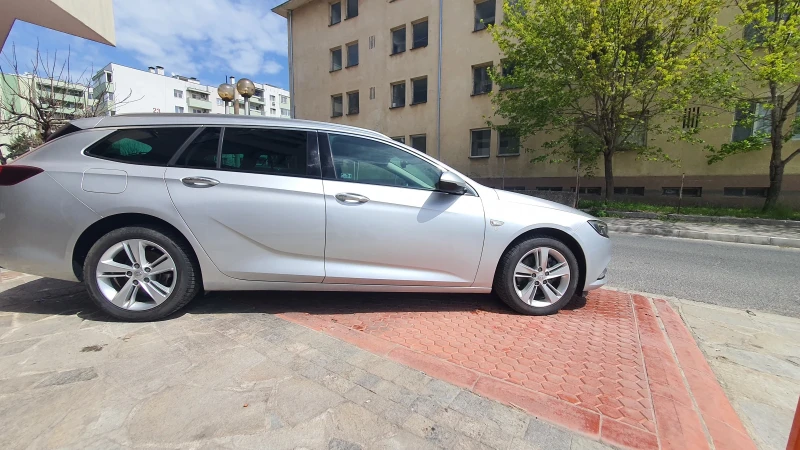 Opel Insignia 1.6 SPORTS TOURER* AUTOMATIC* NAVI* KEYLESS* , снимка 3 - Автомобили и джипове - 49930642