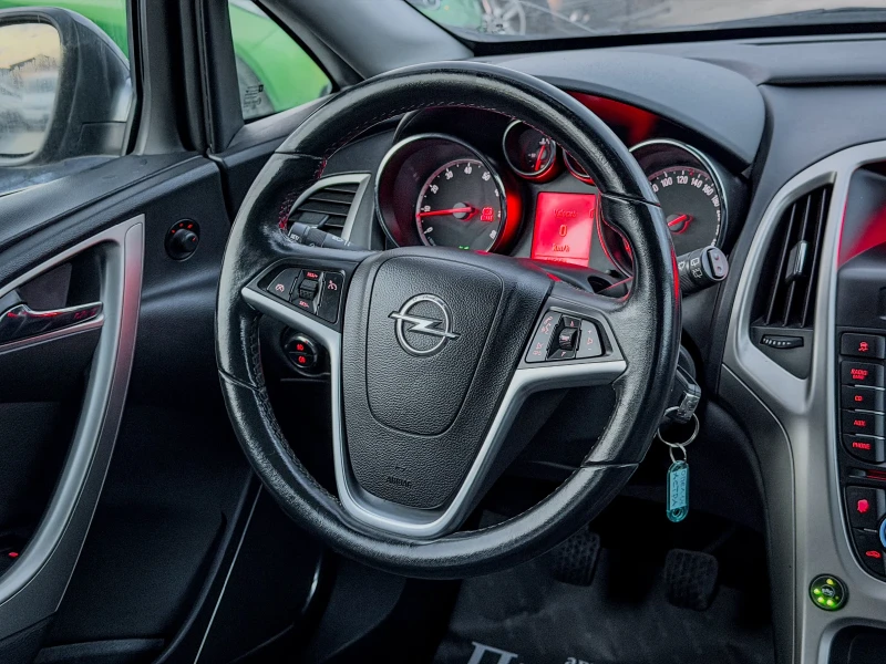 Opel Astra 1.4i - COSMO - GAZ, снимка 12 - Автомобили и джипове - 52482549