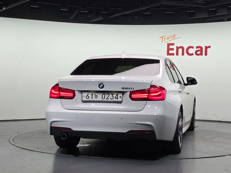 BMW 320 i M Sports - САМО 30% АВАНС, снимка 4 - Автомобили и джипове - 55896888