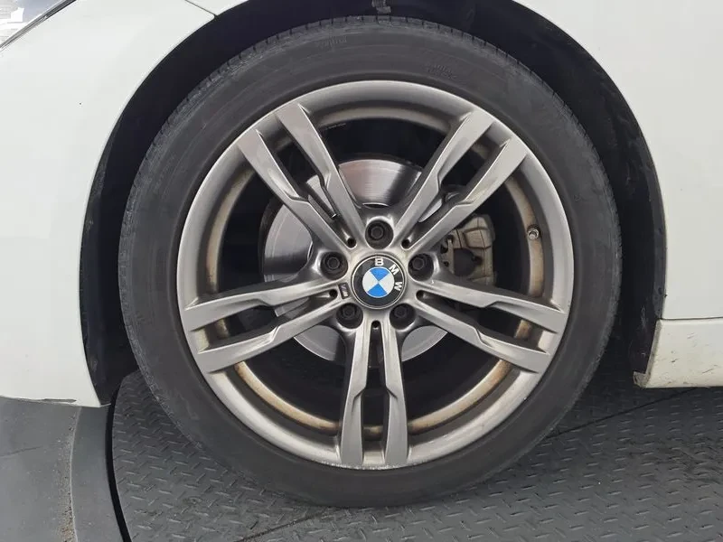 BMW 320 i M Sports - САМО 30% АВАНС, снимка 5 - Автомобили и джипове - 55896888