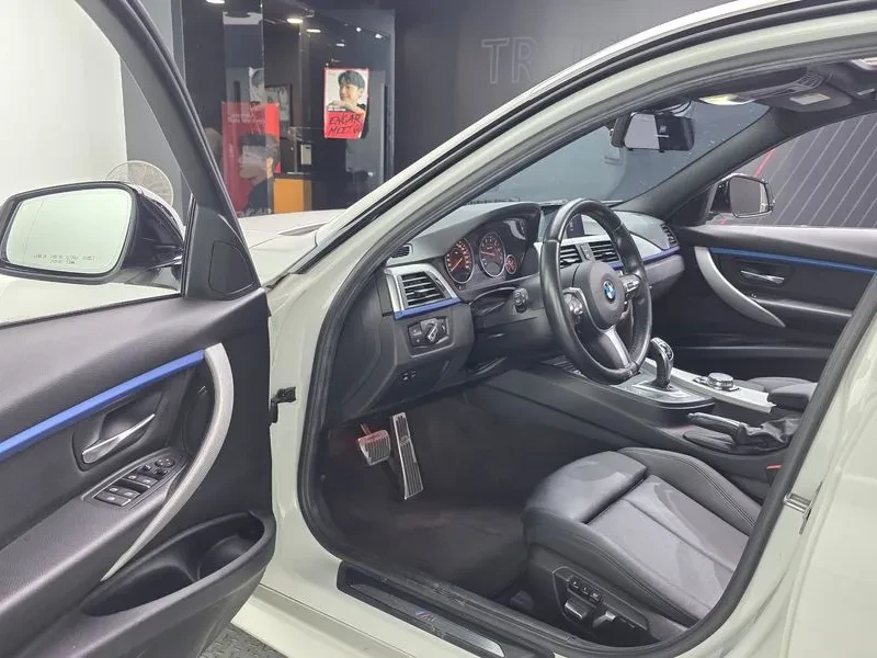 BMW 320 i M Sports - САМО 30% АВАНС, снимка 10 - Автомобили и джипове - 55896888