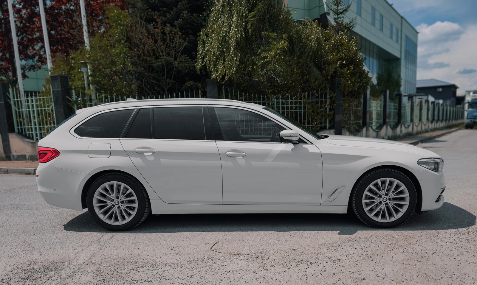 BMW 520 BMW 520 - Гаранция до Август 2025 - изображение 2