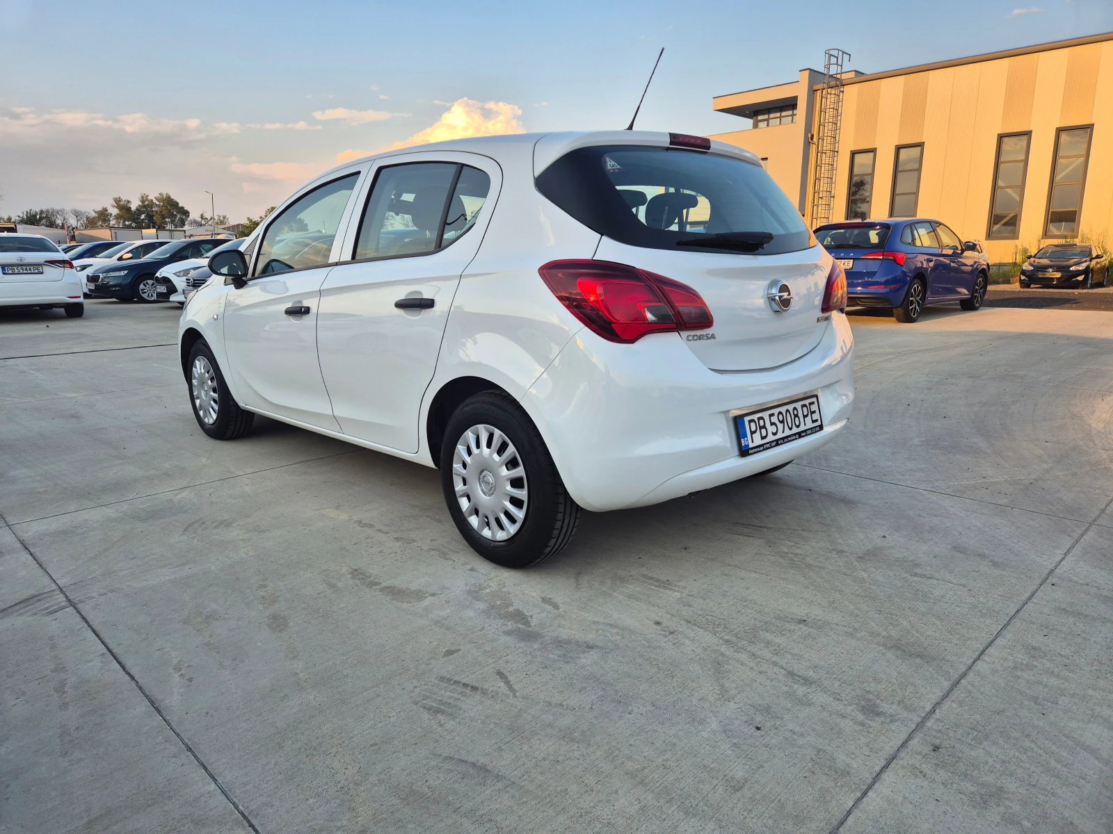 Opel Corsa  SELECTION 1.4 PETROL/LPG M/T 90кс - изображение 3