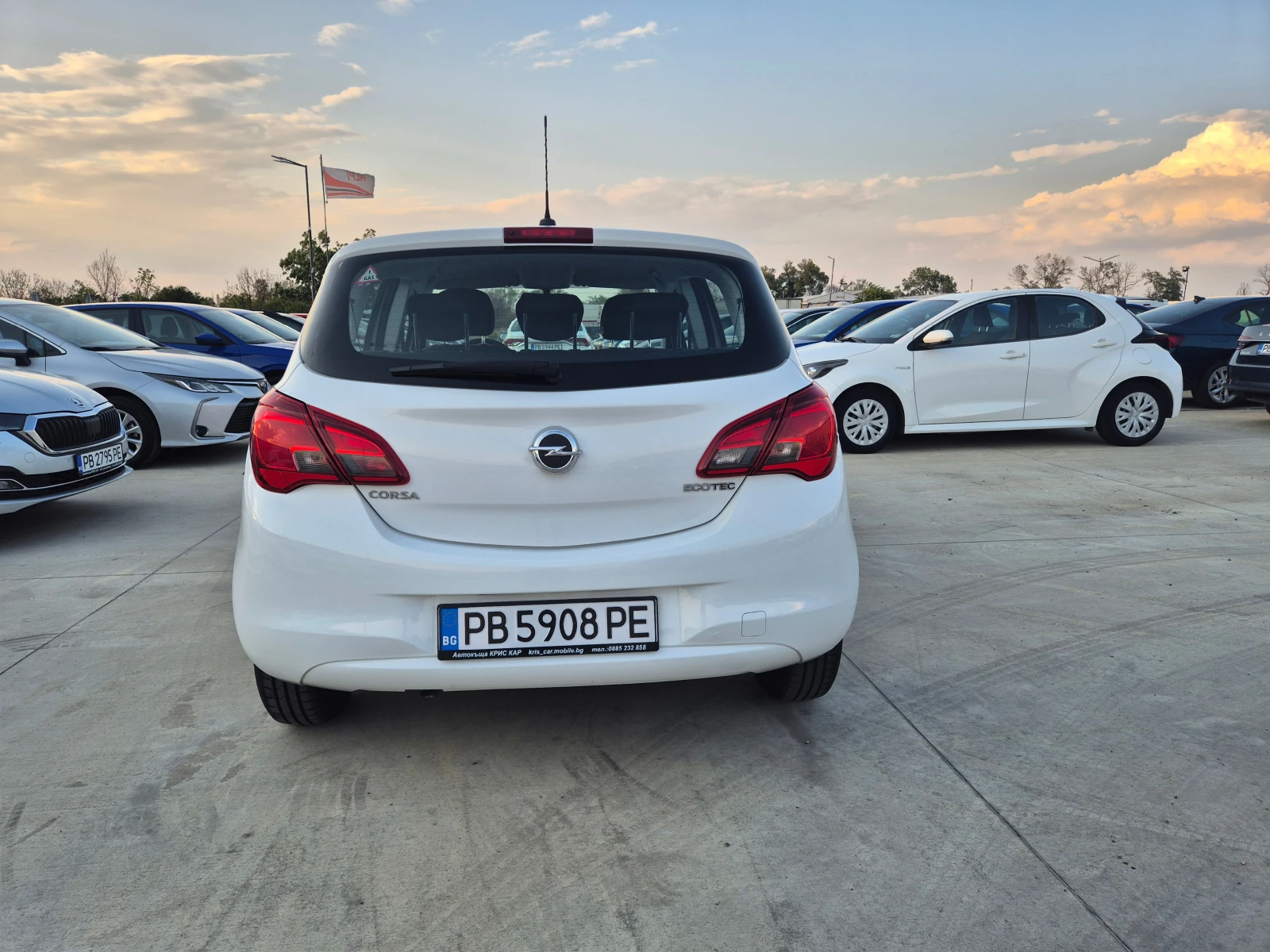 Opel Corsa  SELECTION 1.4 PETROL/LPG M/T 90кс - изображение 4