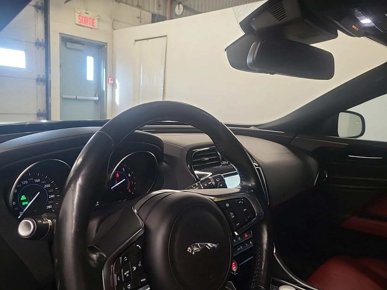 Jaguar XE * CARFAX * АВТО КРЕДИТ * ЦЕНА ДО БГ! - изображение 8