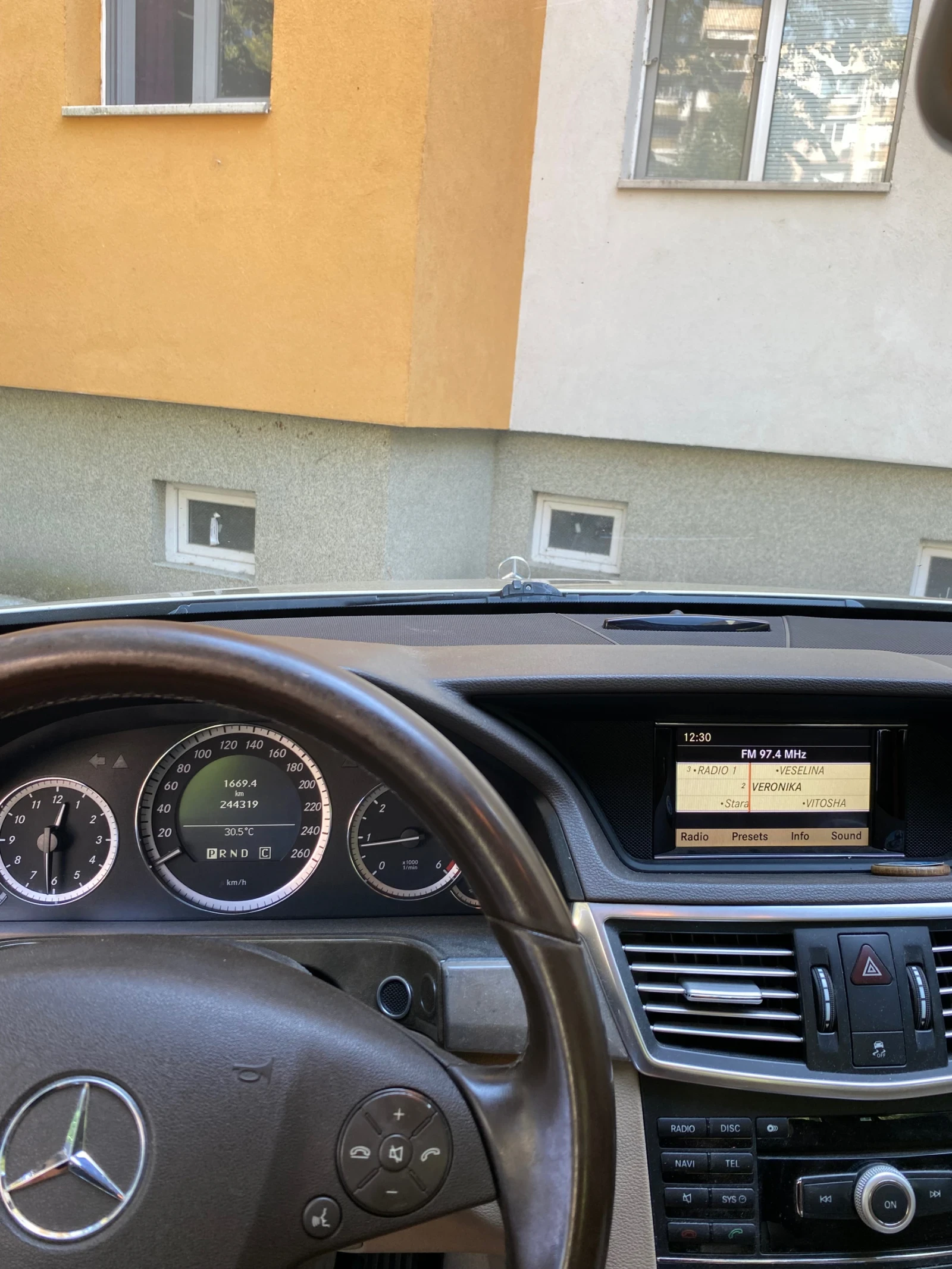 Mercedes-Benz E 220  - изображение 2