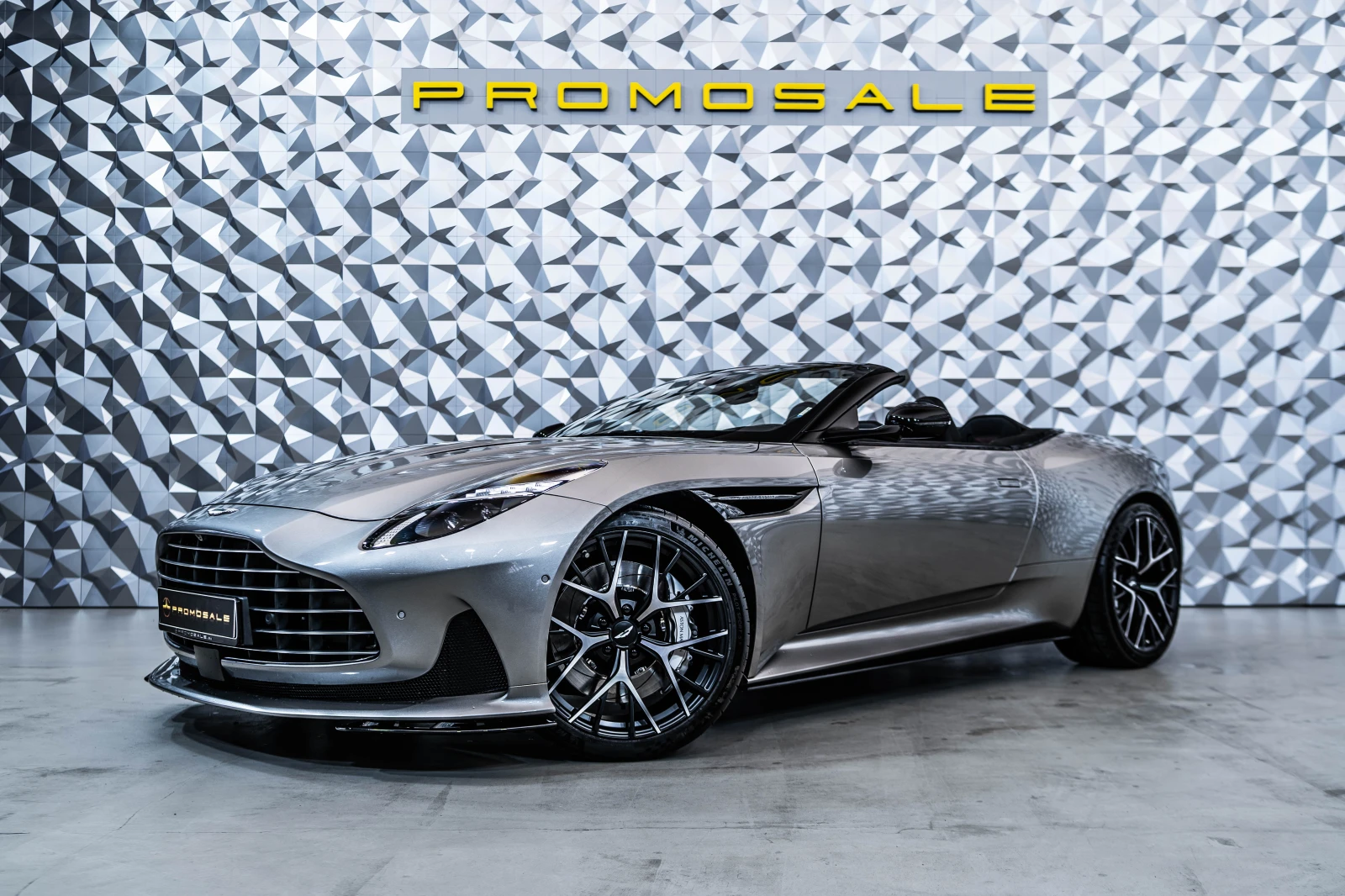 Aston Martin Други DB12 Volante Aluminite Silver