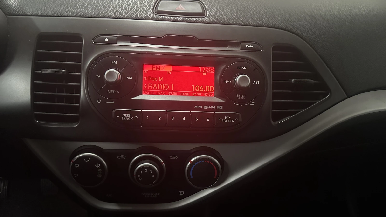 Kia Picanto, снимка 13 - Автомобили и джипове - 54957000