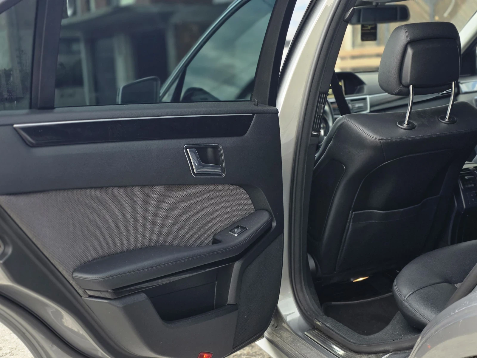 Mercedes-Benz E 350, снимка 11 - Автомобили и джипове - 55214495