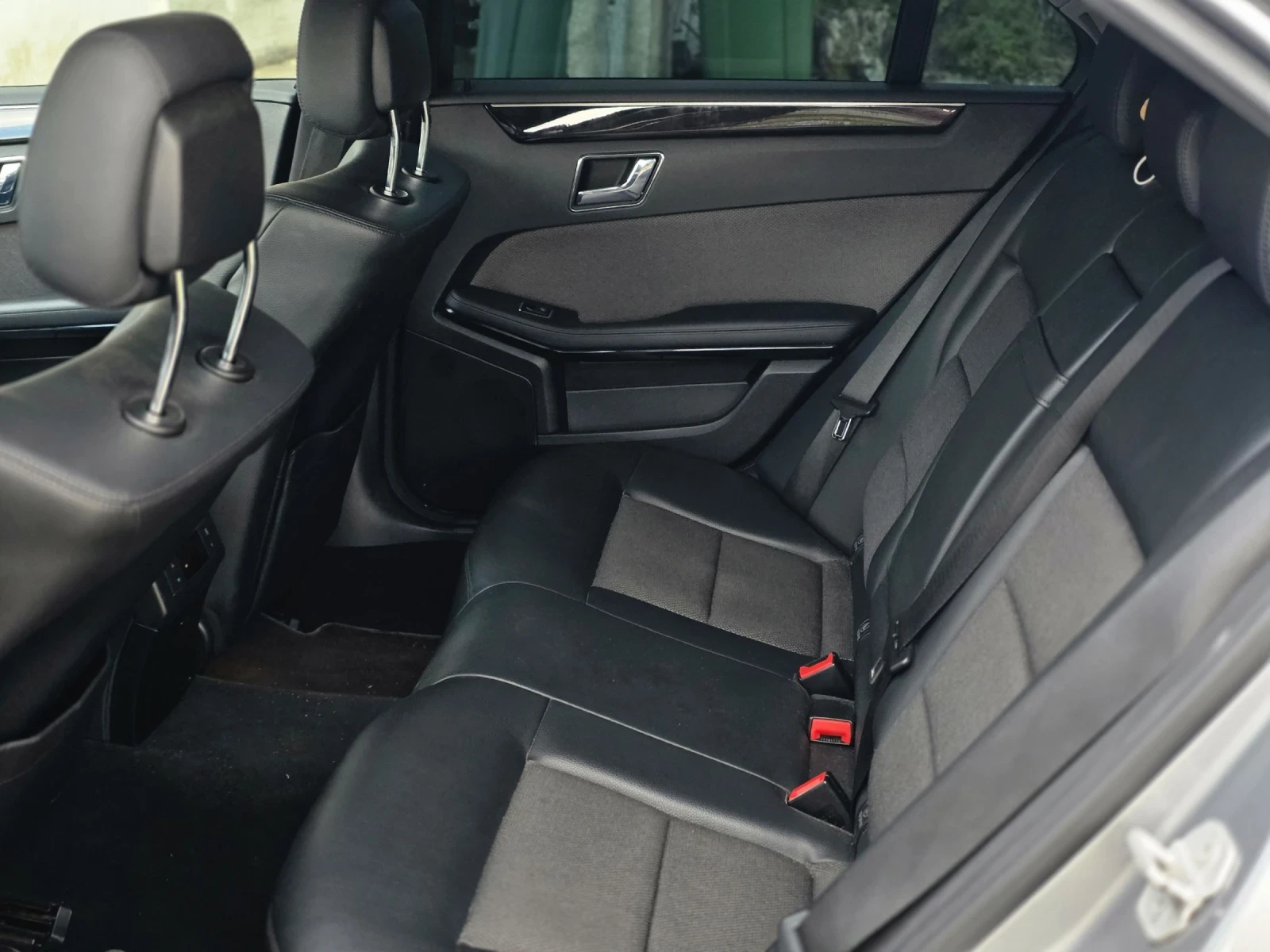 Mercedes-Benz E 350, снимка 12 - Автомобили и джипове - 55214495
