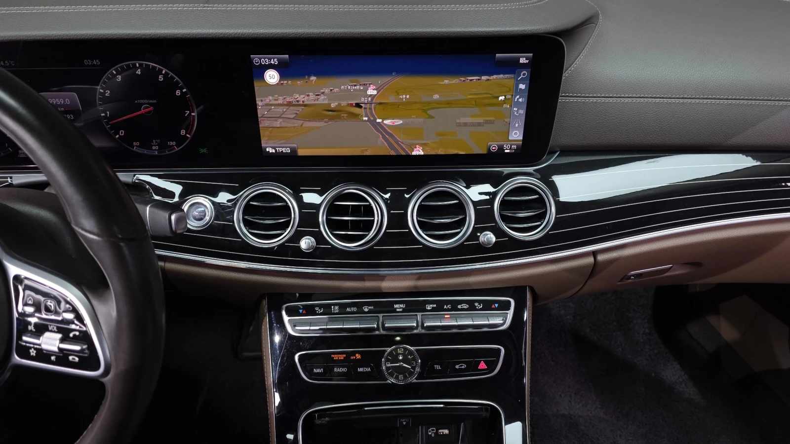 Mercedes-Benz E 450 3.0 V6 Biturbo 4MATIC, FULL, снимка 12 - Автомобили и джипове - 55430111