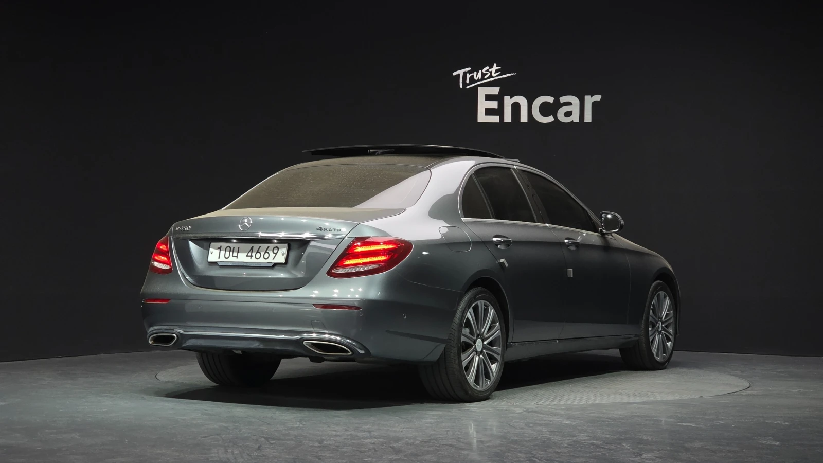 Mercedes-Benz E 450 3.0 V6 Biturbo 4MATIC, FULL, снимка 2 - Автомобили и джипове - 55430111