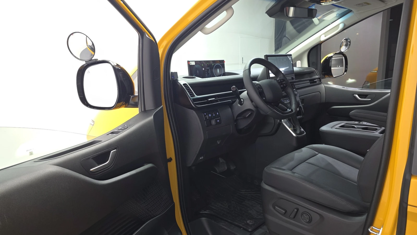Hyundai Staria 1.6 HEV 11-Seater* ЕЛ. БАГАЖНИК* КРАЙНА ЦЕНА, снимка 10 - Автомобили и джипове - 55953149
