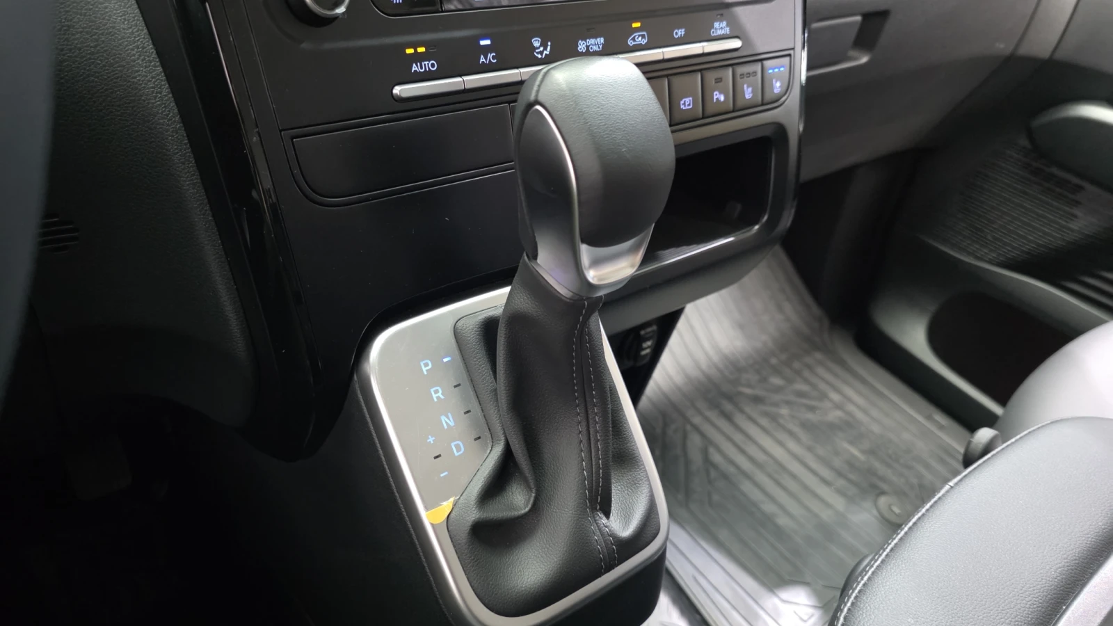 Hyundai Staria 1.6 HEV 11-Seater* ЕЛ. БАГАЖНИК* КРАЙНА ЦЕНА, снимка 9 - Автомобили и джипове - 55953149