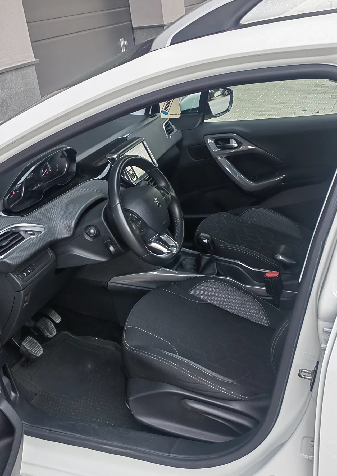 Peugeot 2008 1.6 EHDI 101hp, снимка 11 - Автомобили и джипове - 56165180