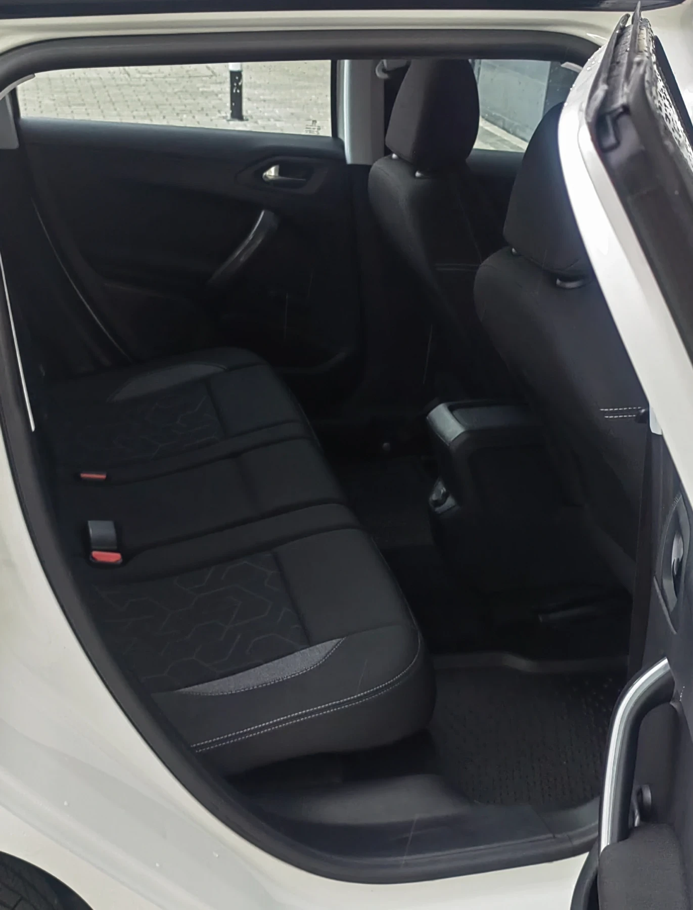 Peugeot 2008 1.6 EHDI 101hp, снимка 13 - Автомобили и джипове - 56165180