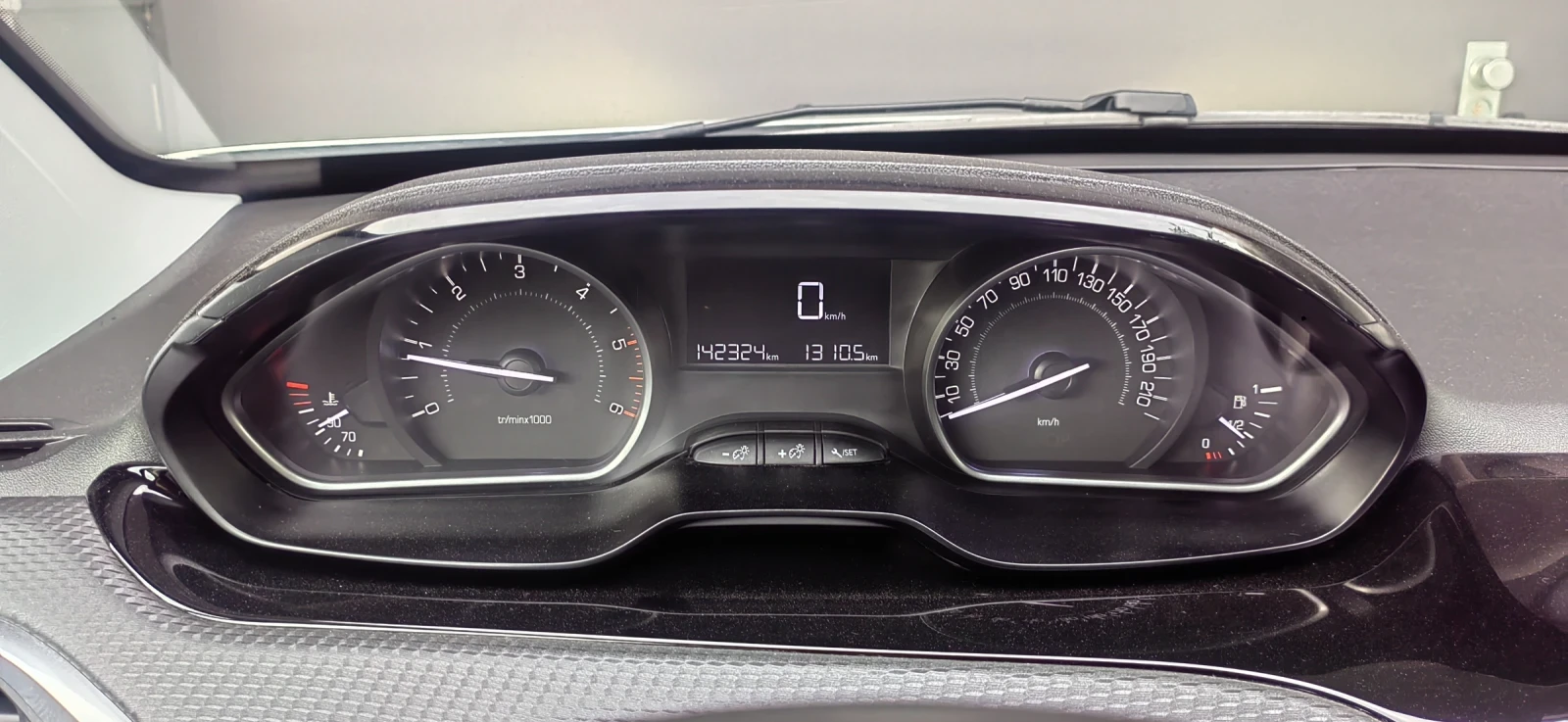 Peugeot 2008 1.6 EHDI 101hp, снимка 15 - Автомобили и джипове - 56165180
