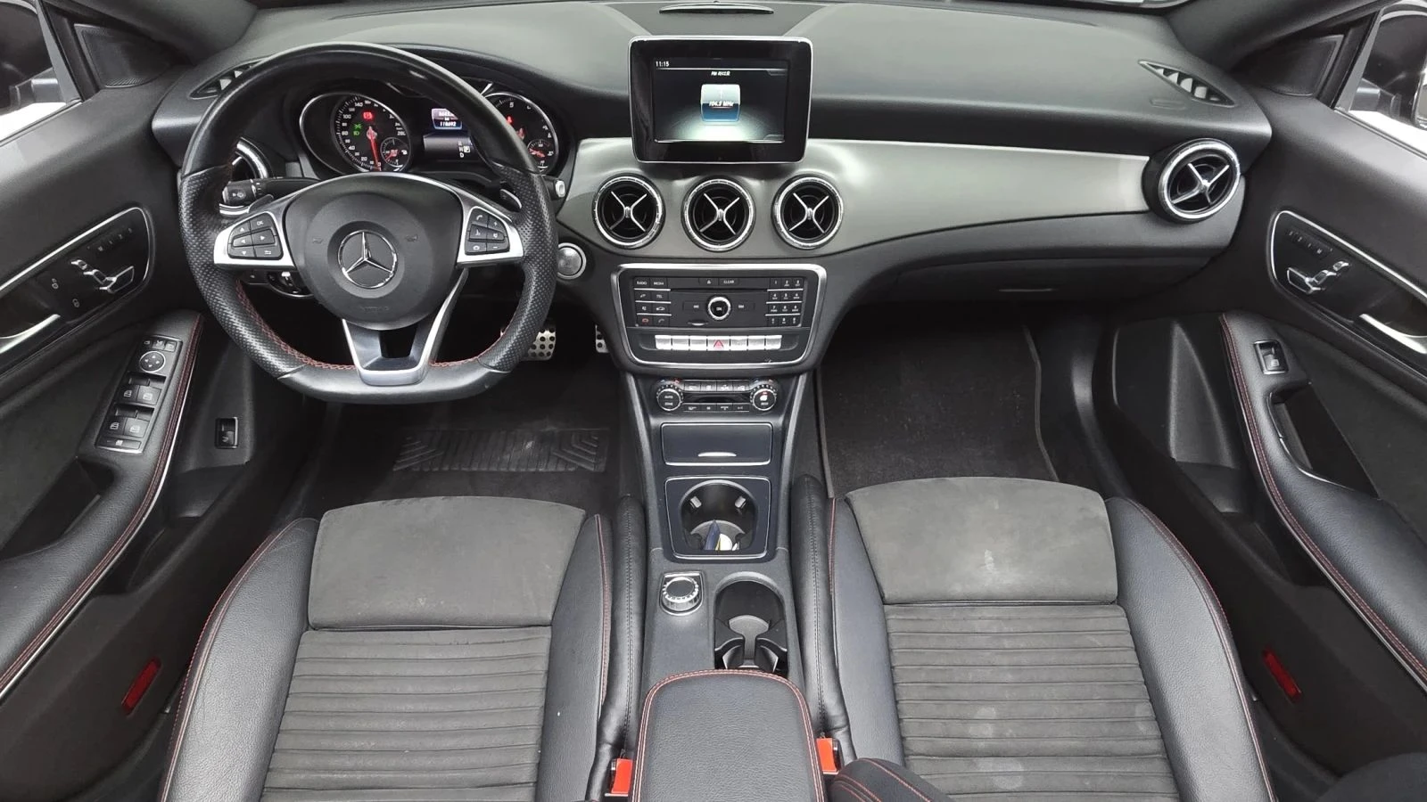 Mercedes-Benz CLA 220, снимка 7 - Автомобили и джипове - 56687943