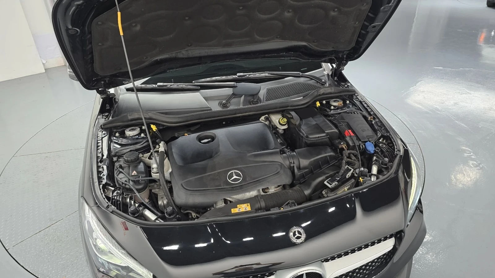Mercedes-Benz CLA 220, снимка 6 - Автомобили и джипове - 56687943