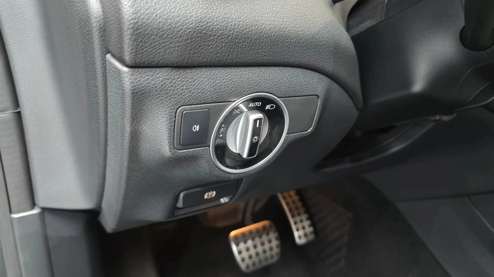 Mercedes-Benz CLA 220, снимка 17 - Автомобили и джипове - 56687943