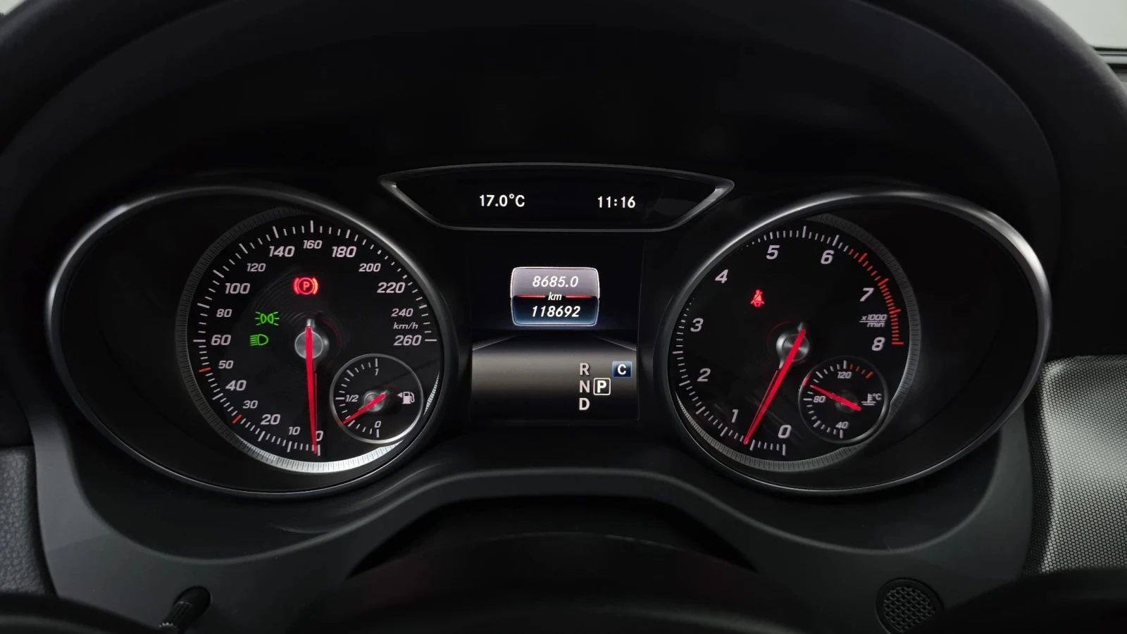 Mercedes-Benz CLA 220, снимка 8 - Автомобили и джипове - 56687943