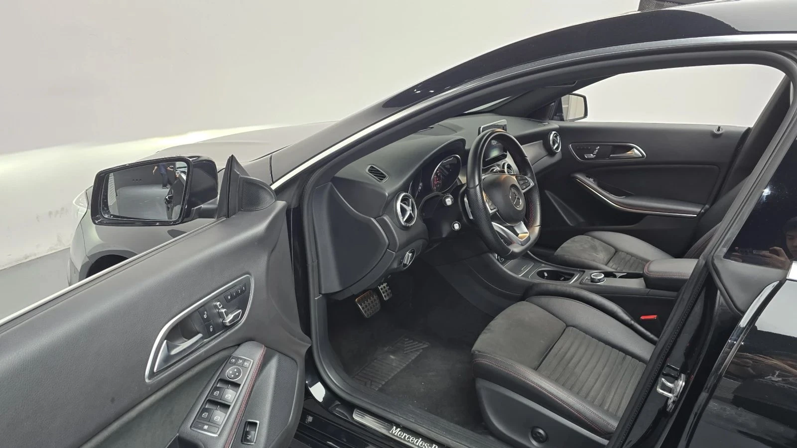 Mercedes-Benz CLA 220, снимка 10 - Автомобили и джипове - 56687943