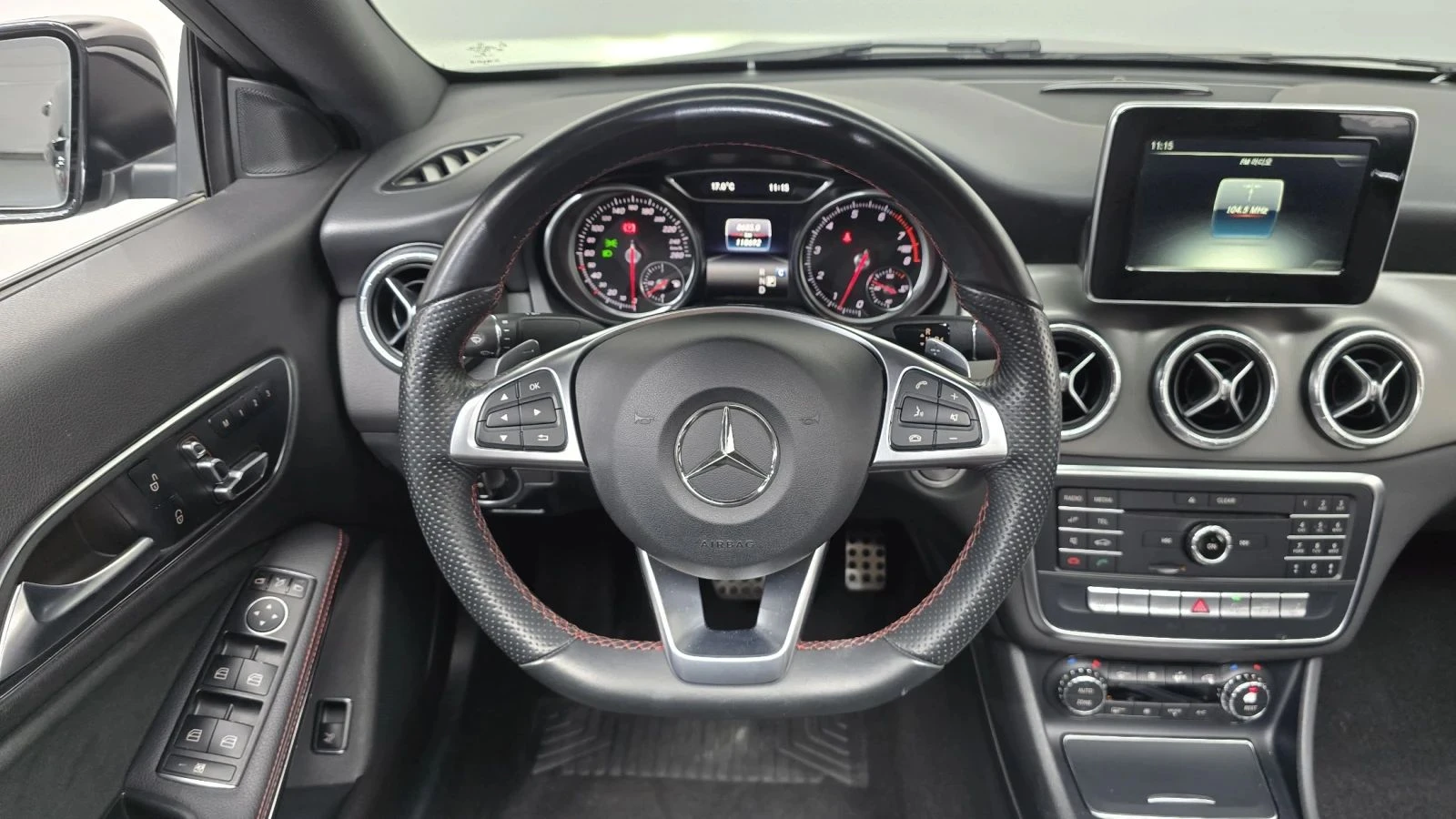 Mercedes-Benz CLA 220, снимка 12 - Автомобили и джипове - 56687943