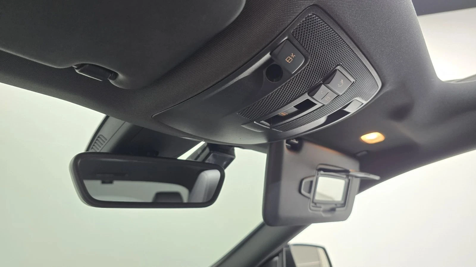 Mercedes-Benz CLA 220, снимка 15 - Автомобили и джипове - 56687943