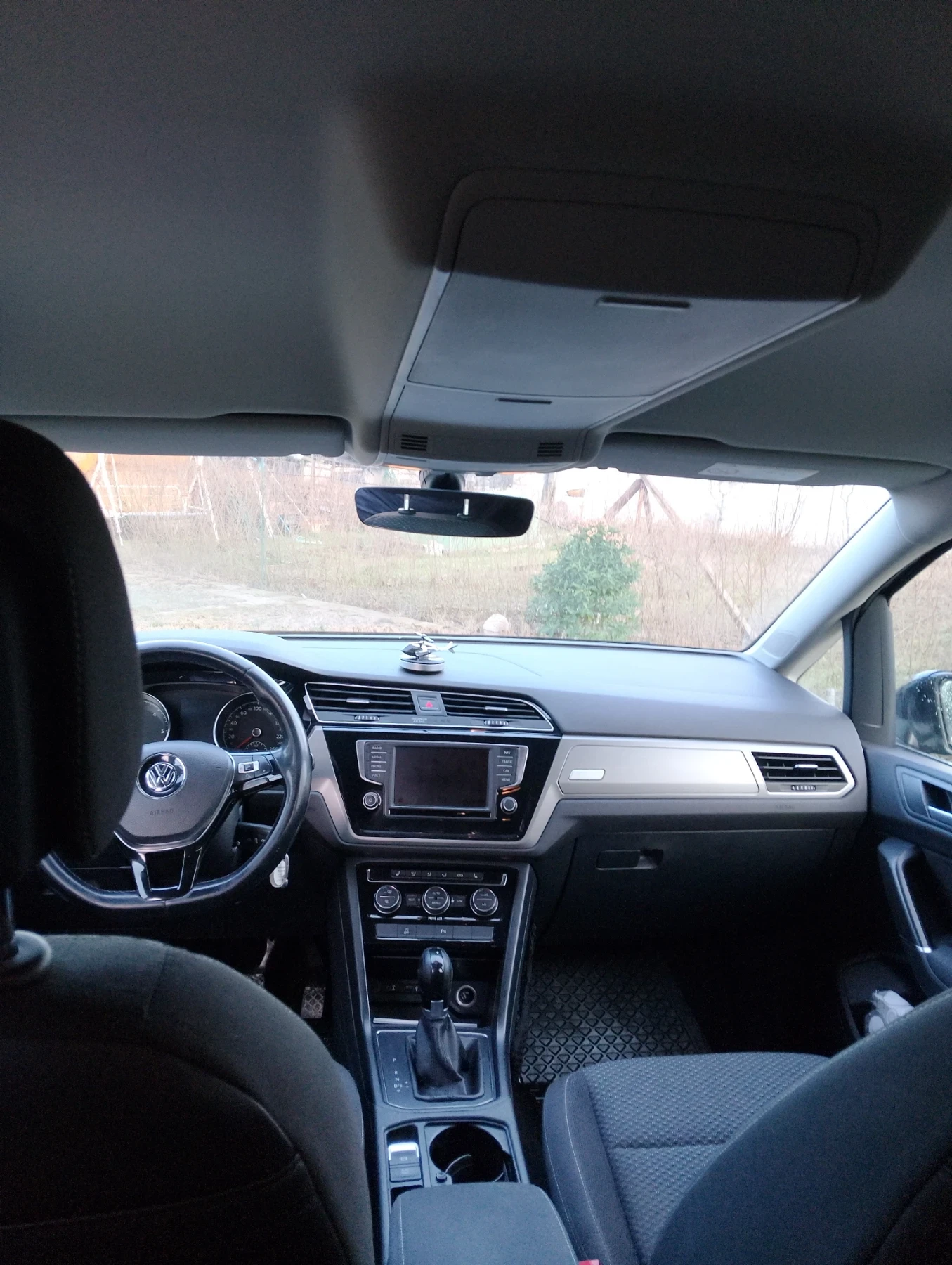 VW Touran, снимка 8 - Автомобили и джипове - 56744593