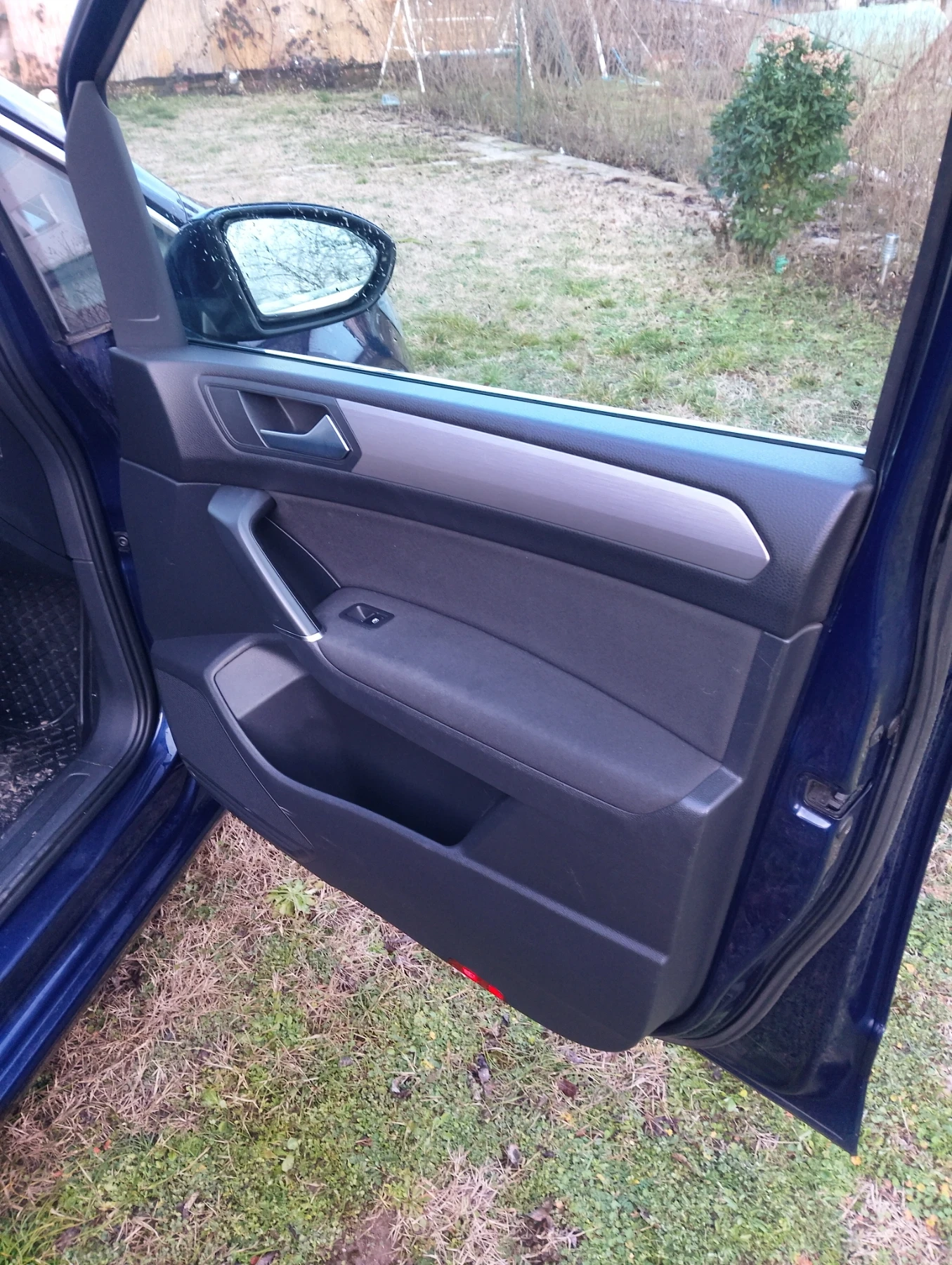 VW Touran, снимка 15 - Автомобили и джипове - 56744593