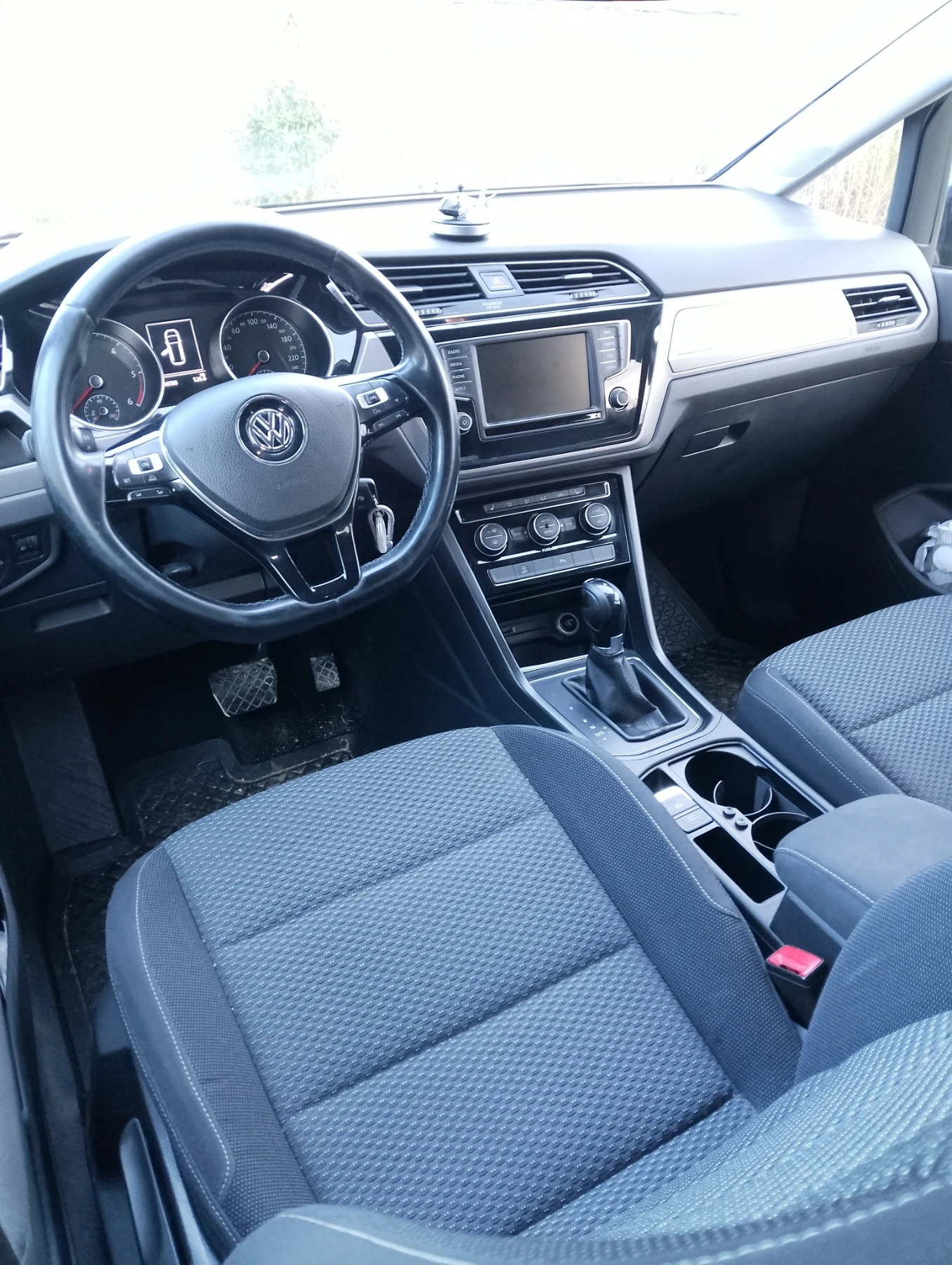 VW Touran, снимка 9 - Автомобили и джипове - 56744593
