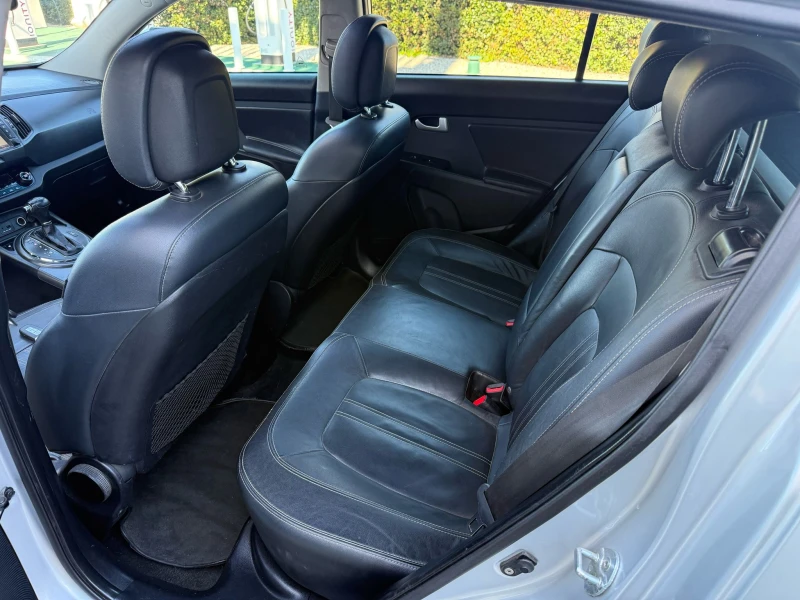Kia Sportage 2.0CRDI ЗА ТЪРГОВЦИ, снимка 13 - Автомобили и джипове - 49967686
