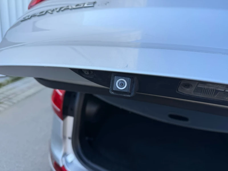 Kia Sportage 2.0CRDI ЗА ТЪРГОВЦИ, снимка 9 - Автомобили и джипове - 49967686