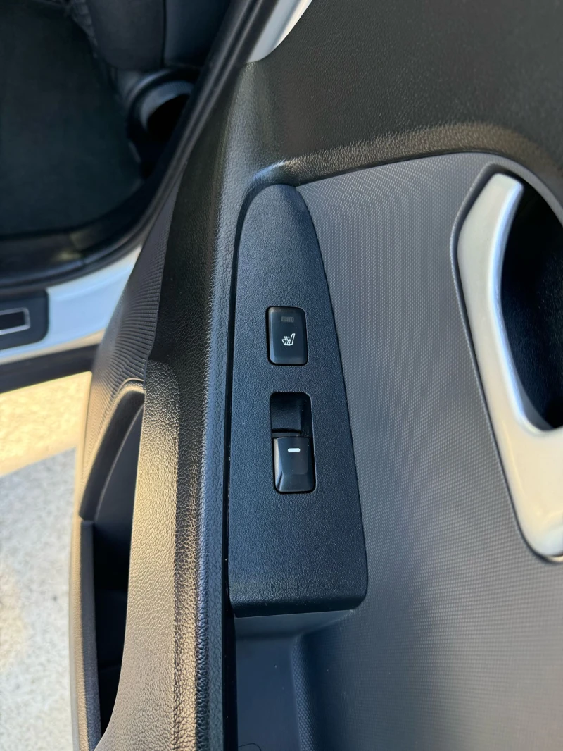 Kia Sportage 2.0CRDI ЗА ТЪРГОВЦИ, снимка 17 - Автомобили и джипове - 49967686