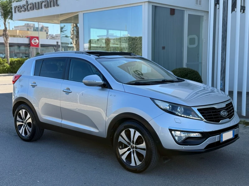 Kia Sportage 2.0CRDI ЗА ТЪРГОВЦИ, снимка 2 - Автомобили и джипове - 49967686
