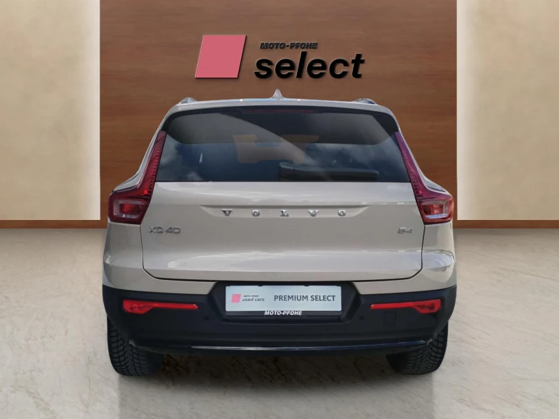 Volvo XC40 2.0, снимка 6 - Автомобили и джипове - 53448330