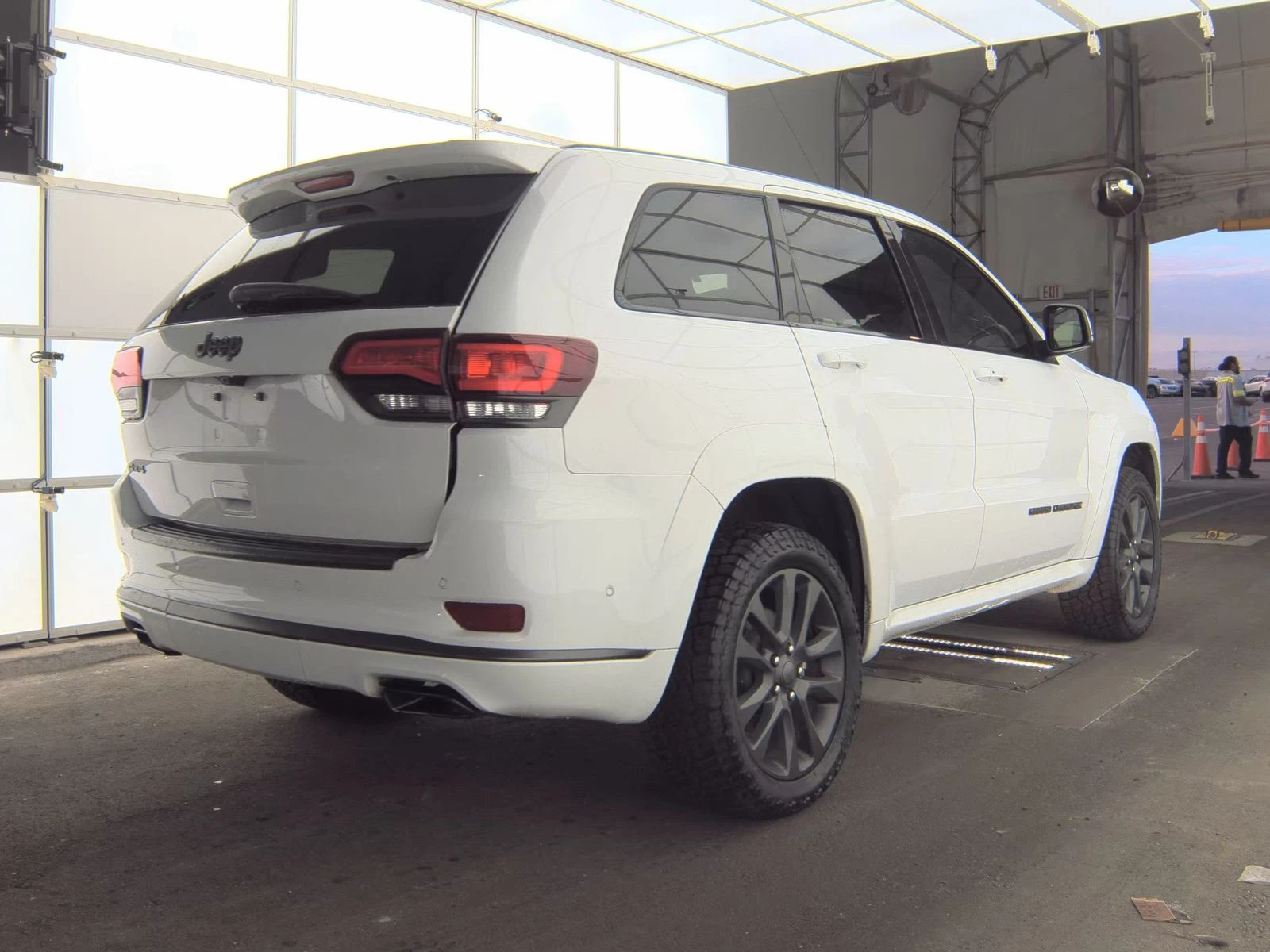 Jeep Grand cherokee 2018 Jeep Grand Cherokee High Altitude Edition - изображение 4
