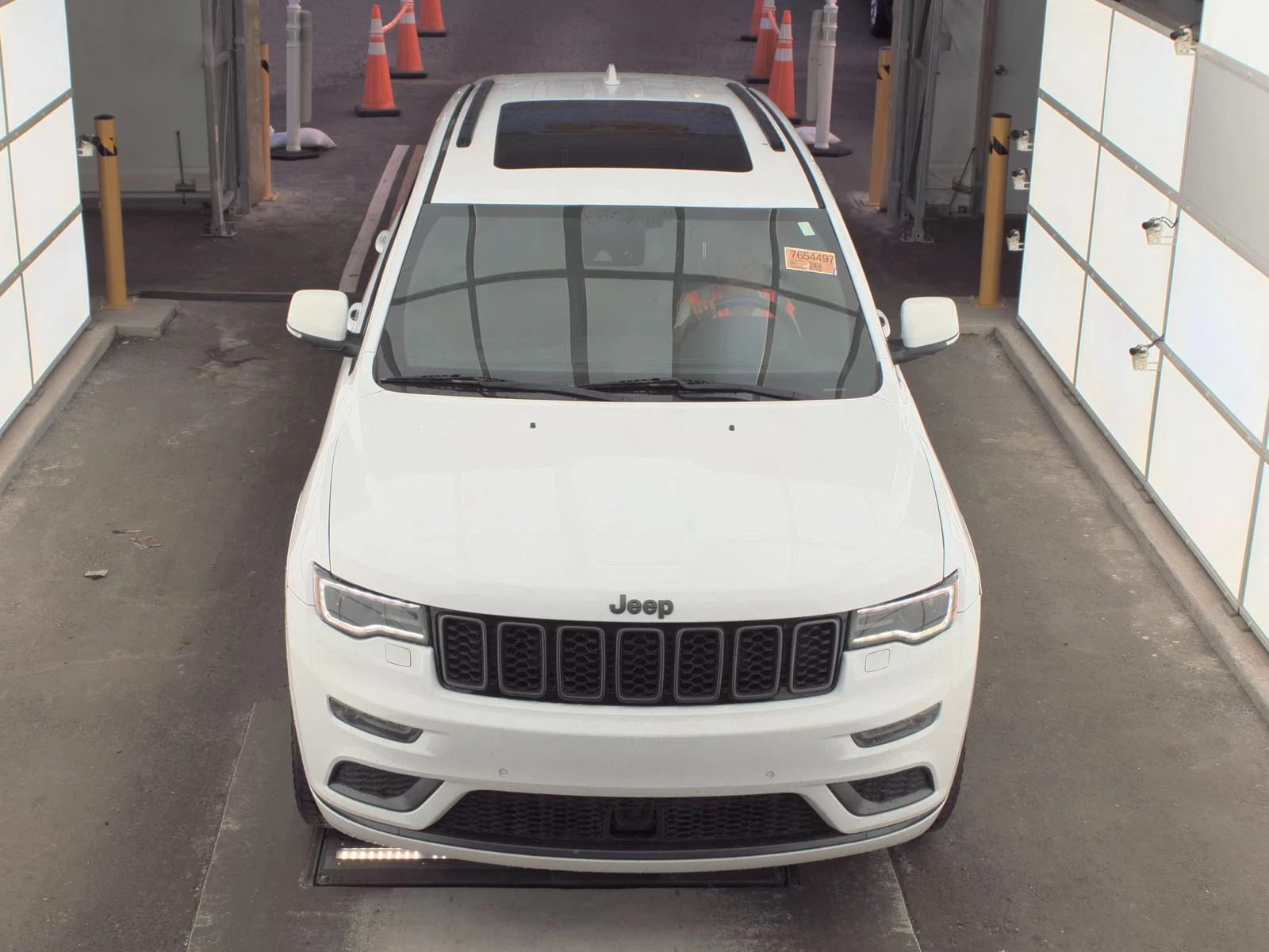 Jeep Grand cherokee 2018 Jeep Grand Cherokee High Altitude Edition - изображение 2