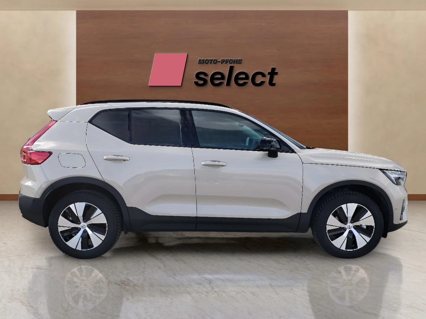 Volvo XC40 2.0 - изображение 4