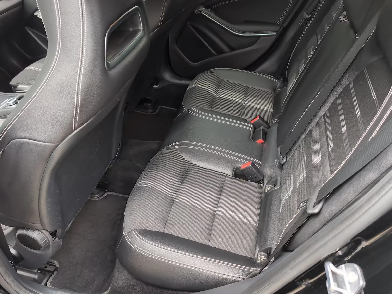 Mercedes-Benz GLA 220 4MATIC/184HP/URBAN/NIGHT/LED/CAM/NAVI/160q | Mobile.bg � ����������� 15
