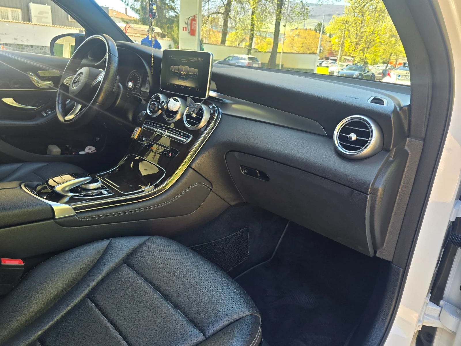 Mercedes-Benz GLC 300, снимка 6 - Автомобили и джипове - 54332078