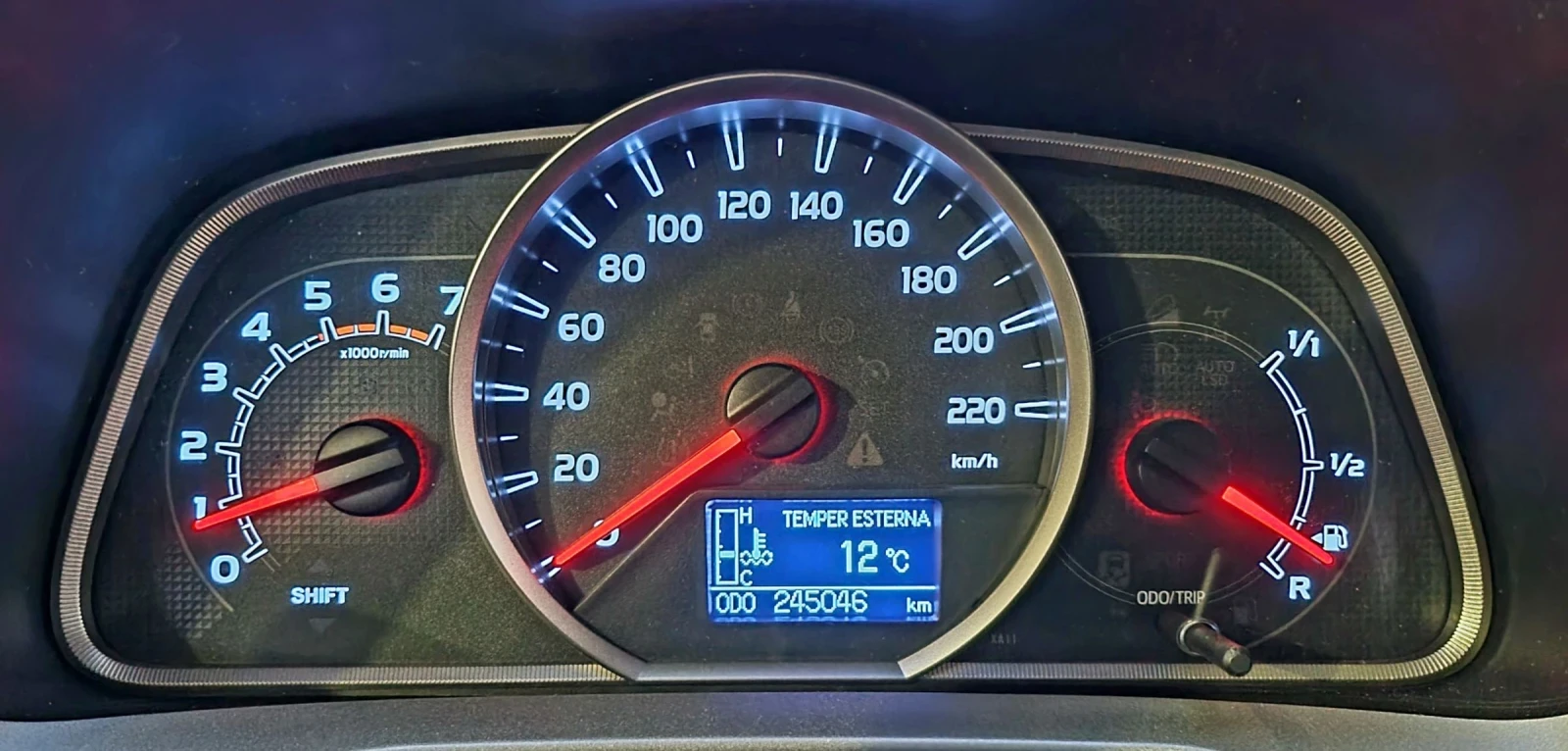 Toyota Rav4 2.0 D4D, снимка 16 - Автомобили и джипове - 55590195