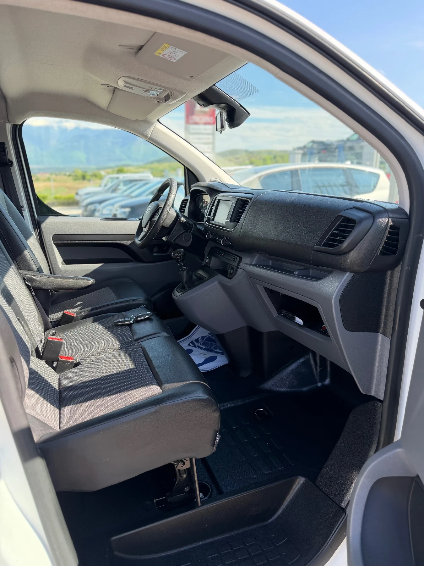 Toyota Proace Max 2.0 150, снимка 9 - Бусове и автобуси - 54579380