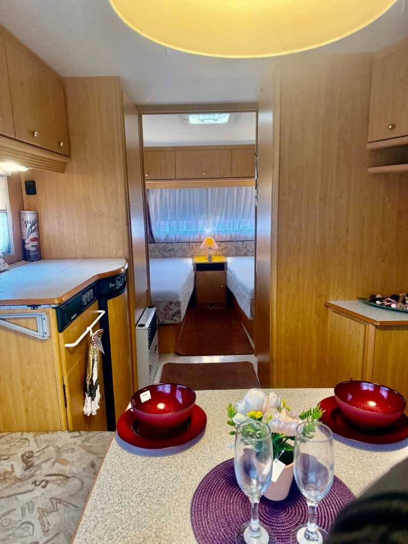 Каравана Dethleffs RF6, снимка 13 - Каравани и кемпери - 52750426